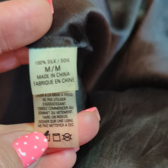 Elie Tahari 100% Silk Top Women's Size Medium Black Embroidered Y2k - Picture 8 of 11